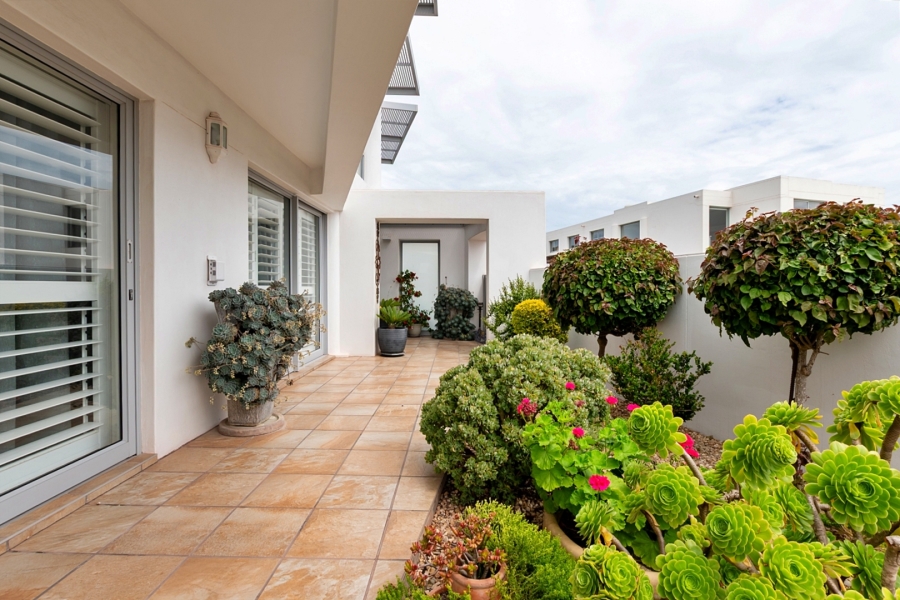 4 Bedroom Property for Sale in Paradise Beach Western Cape